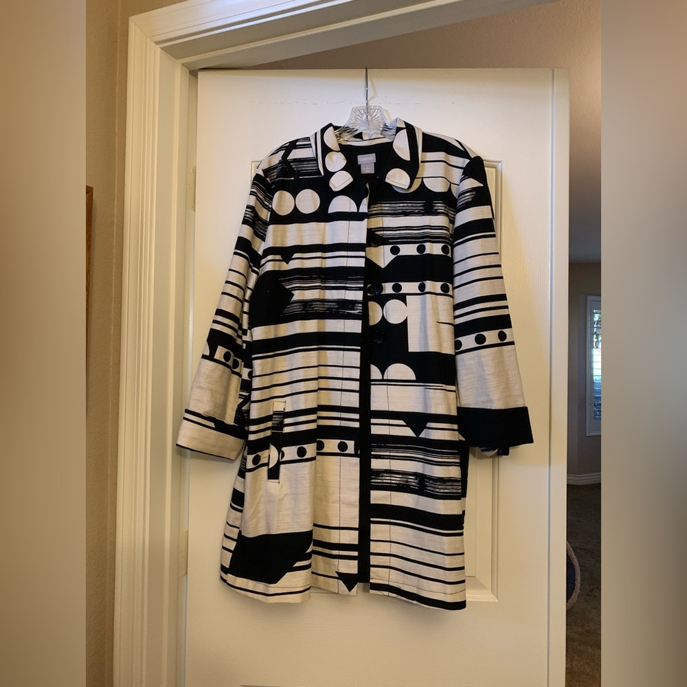 Chico’s Stylish Black and White Women's Coat size 2(L).